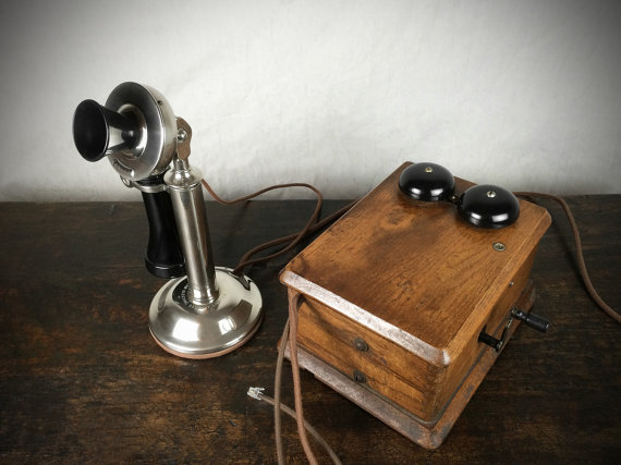 Vintage Telephone 101: Guide to Buying Vintage Telephones | A Domestic Wildflower click through to read this thorough and helpful post! It explains what to look for in a vintage telephone, which types to snap up and which to pass on, and where and how to spruce up the vintage gem you find!