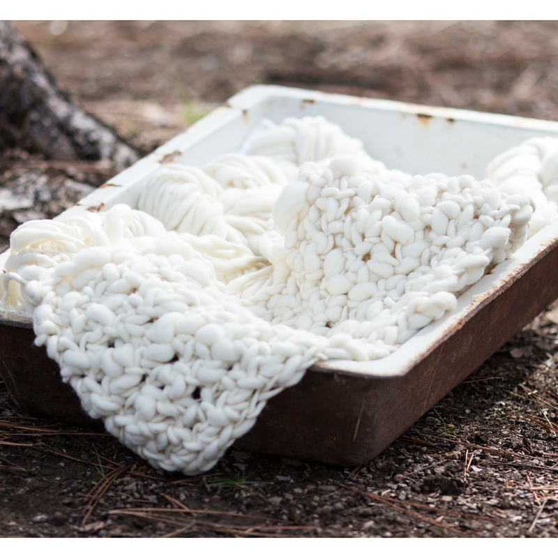 Practical Giant Yarn: Extreme Yarn for Everyday Use | The Domestic Wildflower click through to read which giant yarn is the very best for a durability as well as beauty. 